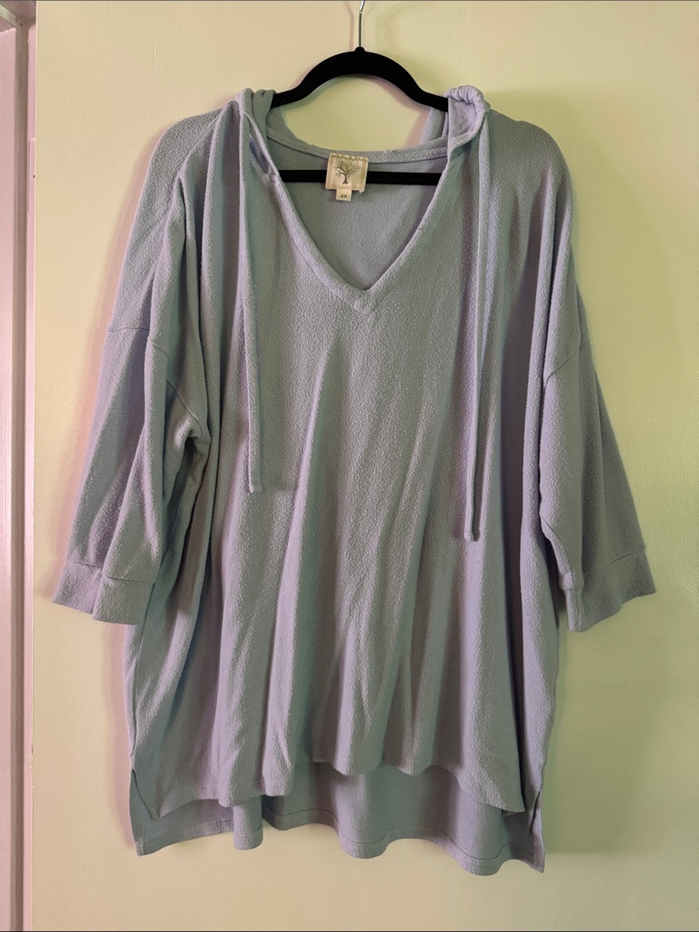 Relaxed V-Neck Hooded Pullover in Light Lavender